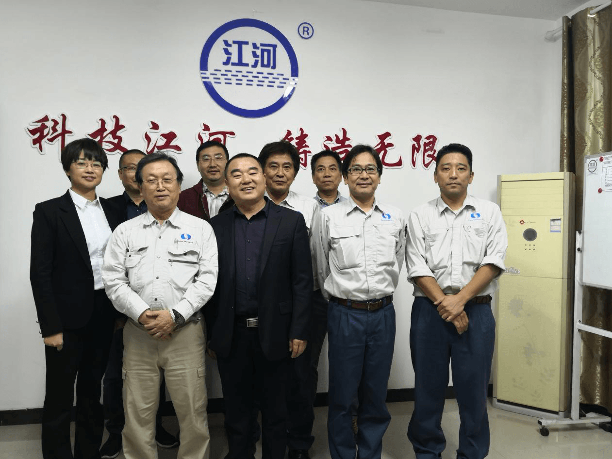 江蘇江河領(lǐng)導(dǎo)與日本客戶(hù)合影