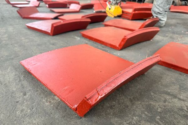 鑄造雙金屬?gòu)?fù)合耐磨襯板廠家